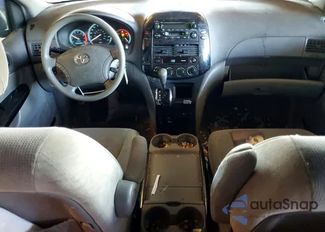 2004 Toyota Sienna Ce z USA, uszkodzony, nr VIN 5TDZA23C54S161372